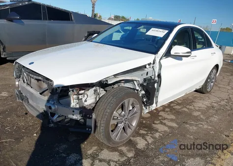 2019 Mercedes-Benz C 300 z USA, uszkodzony, nr VIN 55SWF8DB9KU288770